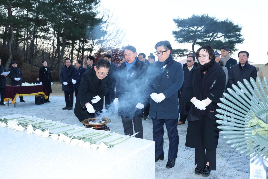'새해 항일 독립기념탑 및 충혼탑' 게시글의 사진(5) '새해 항일 독립기념탑 및 충혼탑 참배_0102.JPG'