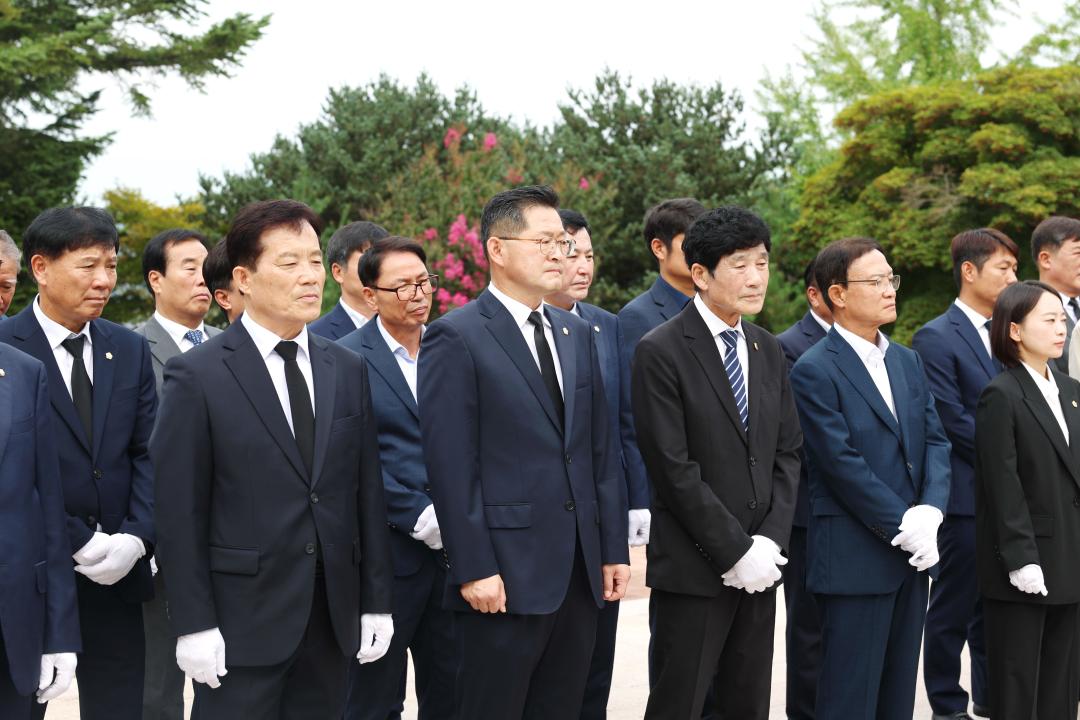 제81주년 광복절 항일독립운동기념탑 참배