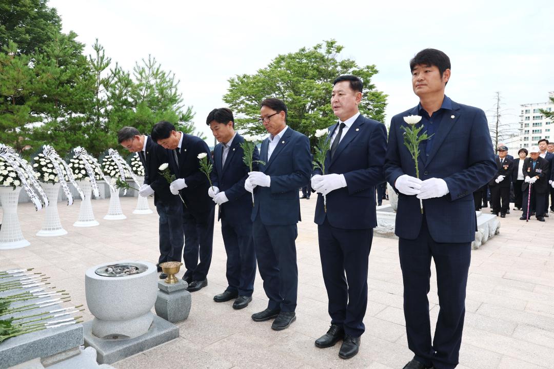 제81주년 광복절 항일독립운동기념탑 참배