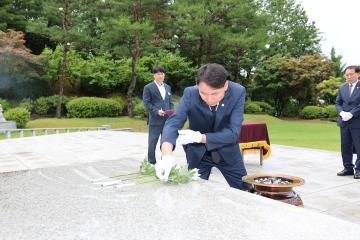9대 의성군의회 후반기 의장단 충혼탑 참배