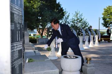 제79주년 광복절 항일독립운동기념탑 참배