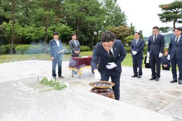 9대 의성군의회 후반기 의장단 충혼탑 참배