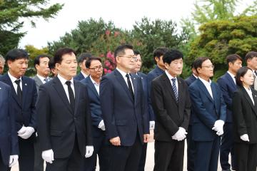 제81주년 광복절 항일독립운동기념탑 참배