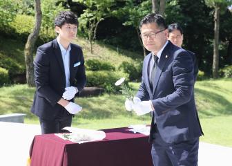 충혼탑 참배