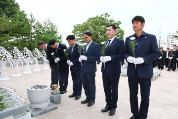 제81주년 광복절 항일독립운동기념탑 참배