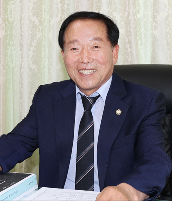 의성군의회 최훈식 의장 사진